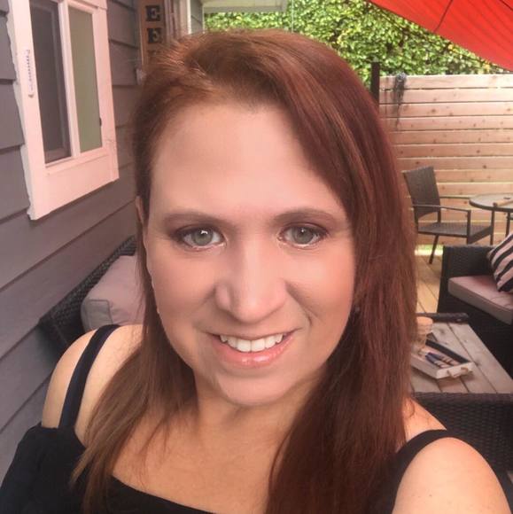Meet your Posher, Deanne - Picture 2 of 2